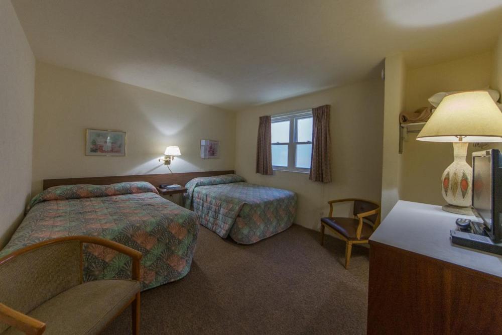 Motel Crystal Sands 2*
