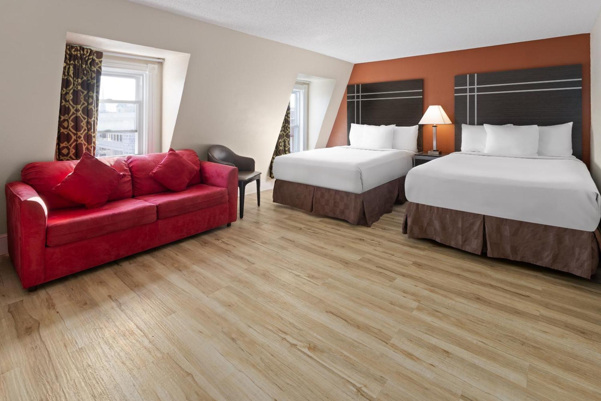 Motel Travelodge & Boardwalk