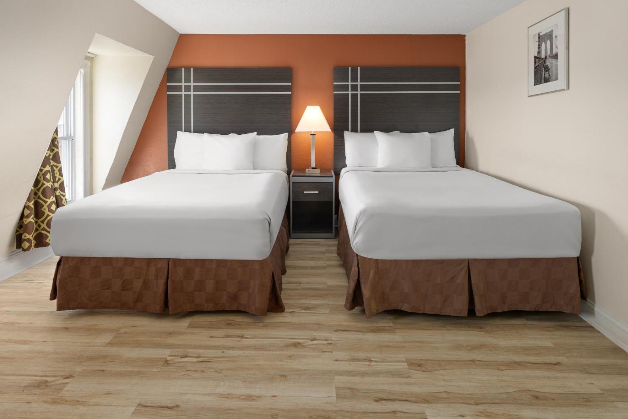 Travelodge & Boardwalk Motel