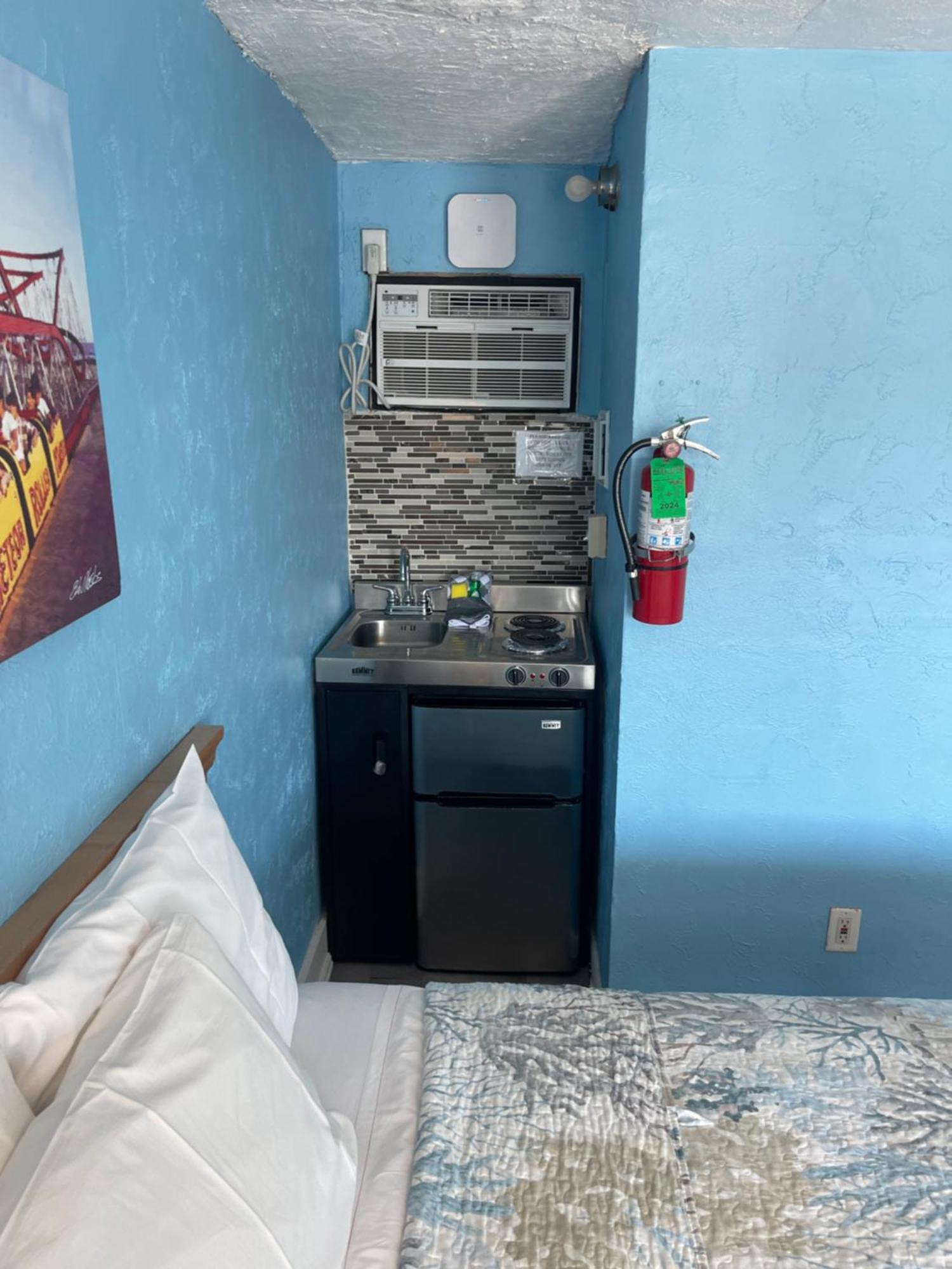 Motel Surfcomber 2*