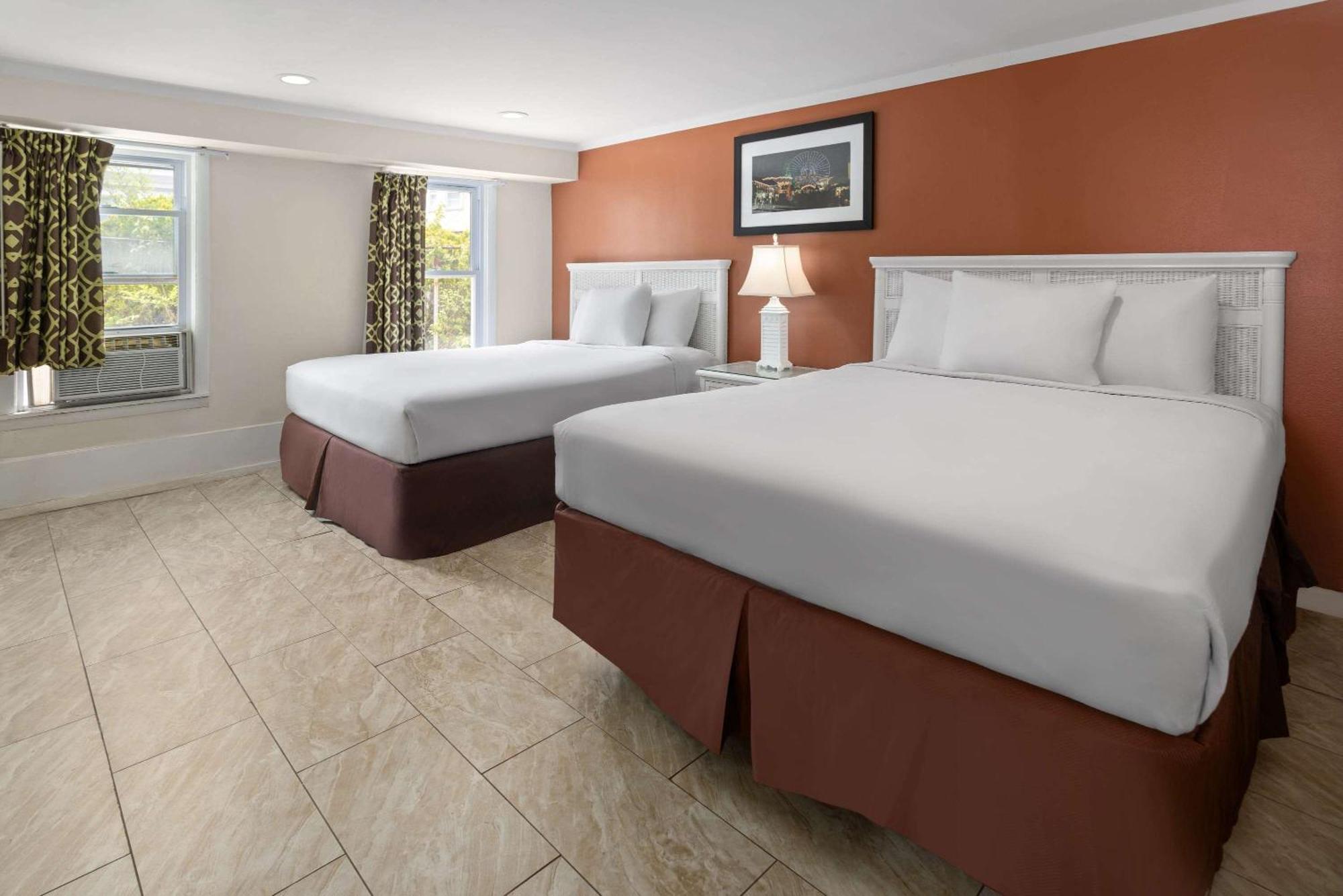 Travelodge & Boardwalk 3*