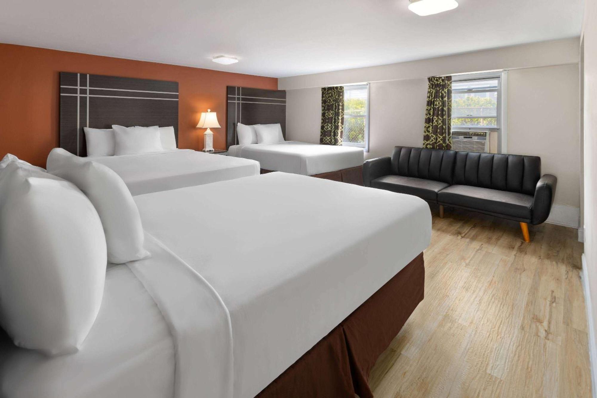 Travelodge & Boardwalk Motel