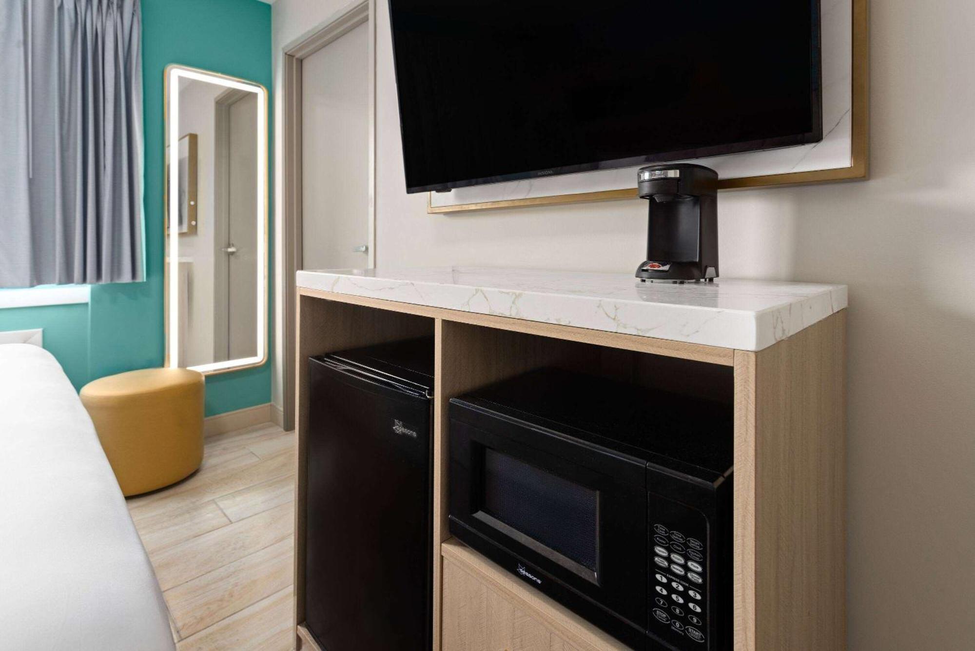The Vibes Hotel, Trademark Collection By Wyndham Motel 2*