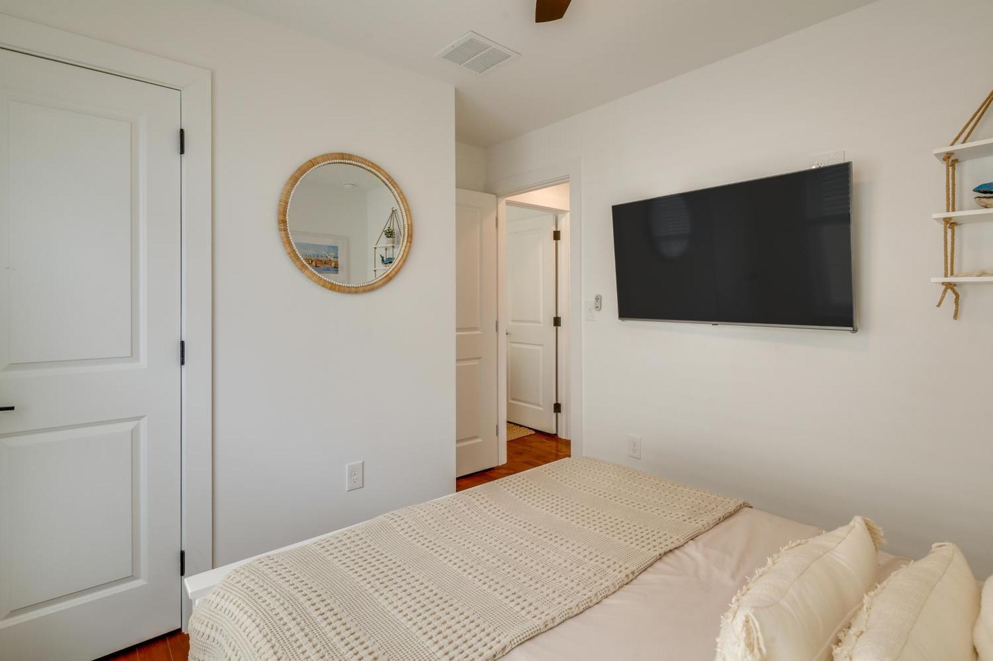 The Kraken Townhome Half Mi To Beach! Holiday home *