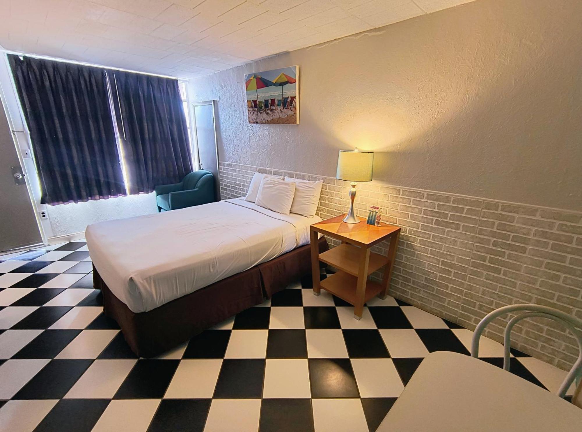 Motel Monaco - & Boardwalk