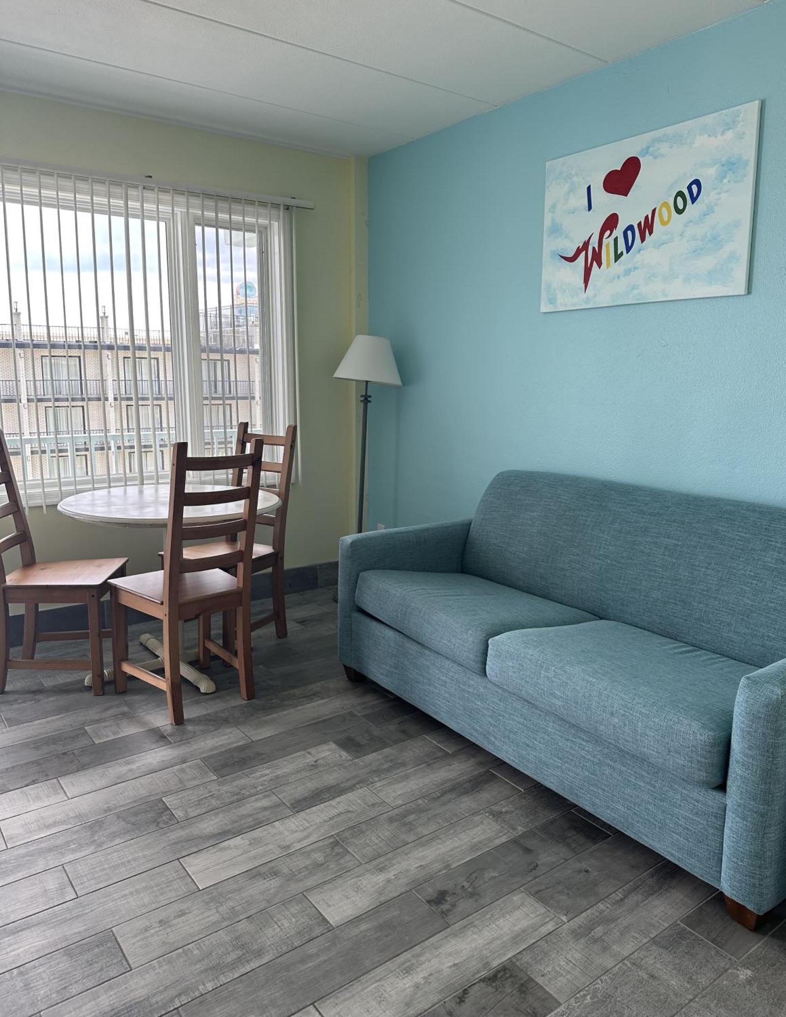 Royal Canadian Motel Wildwood