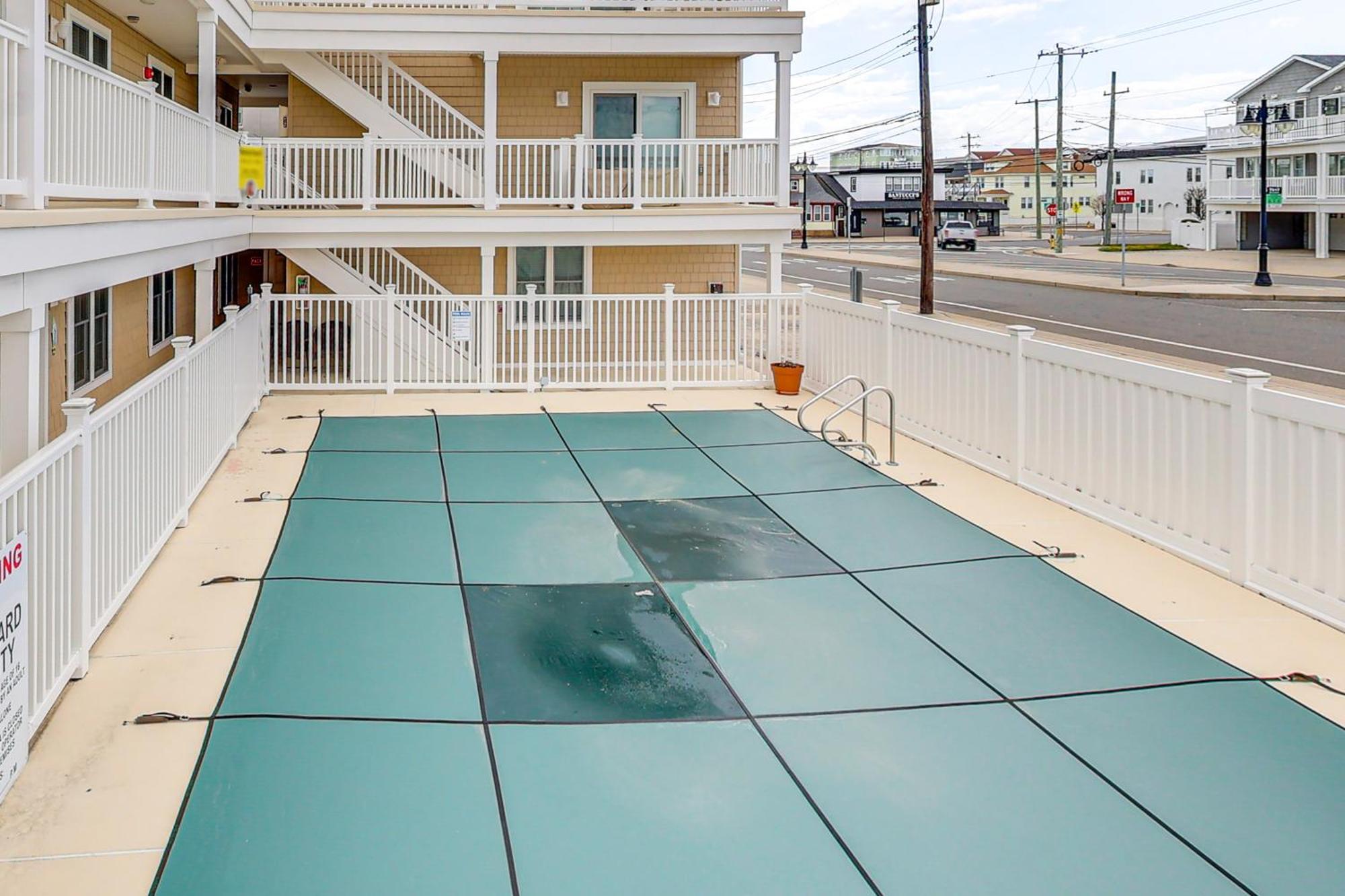 With Pool Access - Walk To