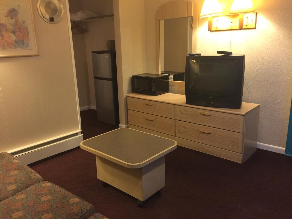 Motel Royal Court 2*