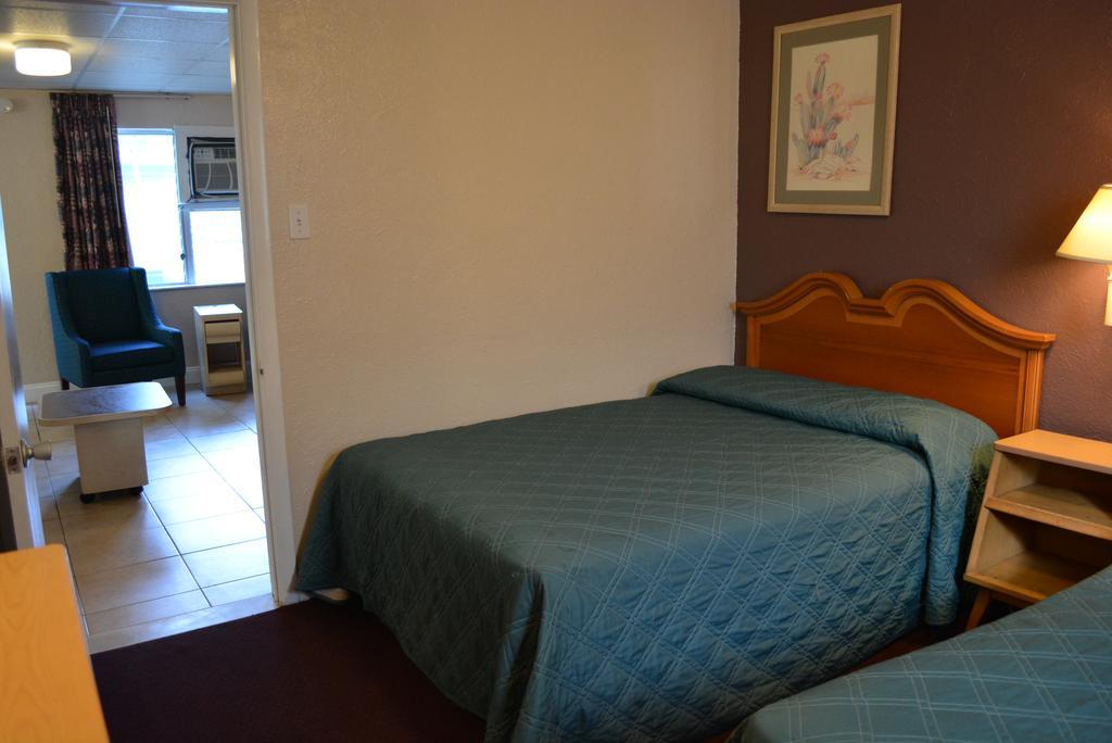 Motel Royal Court 2*