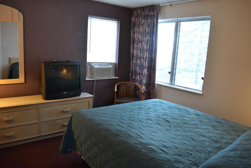 Motel Royal Court 2*