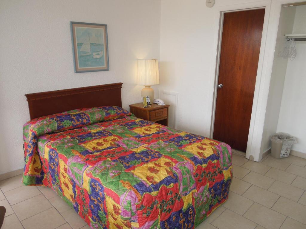 Skylark Motel 3*