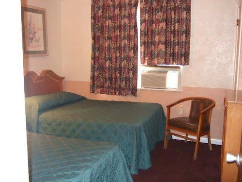 Royal Court Motel
