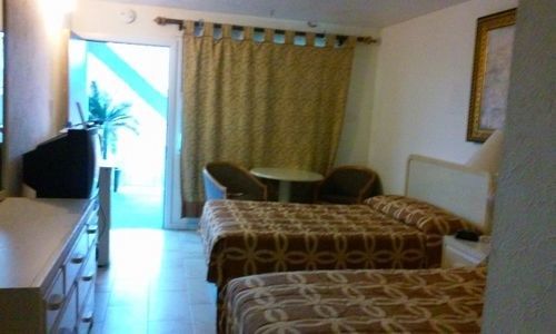 Sea Foam Motel 2*