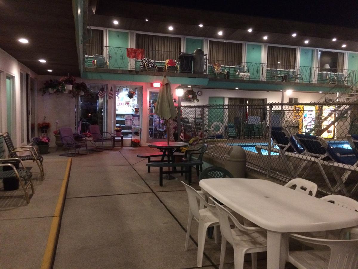 Crystal Sands Motel 2*