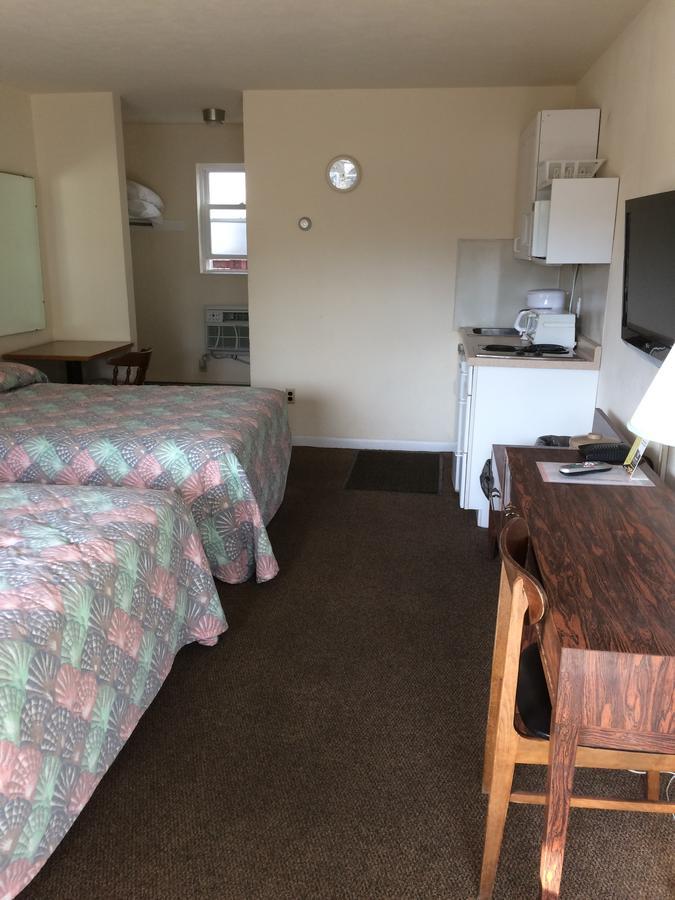 Crystal Sands Motel