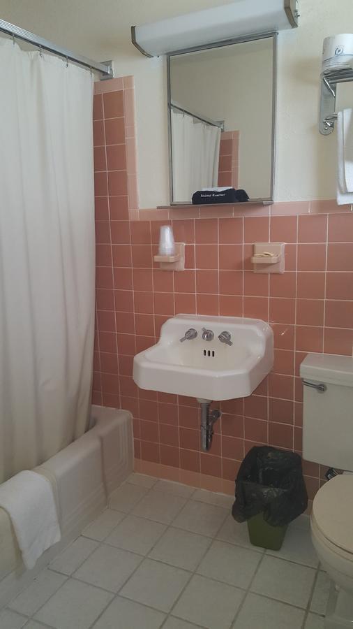 Crystal Sands Motel 2*