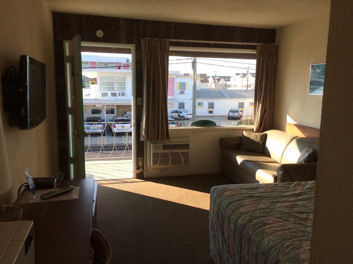 Crystal Sands Motel