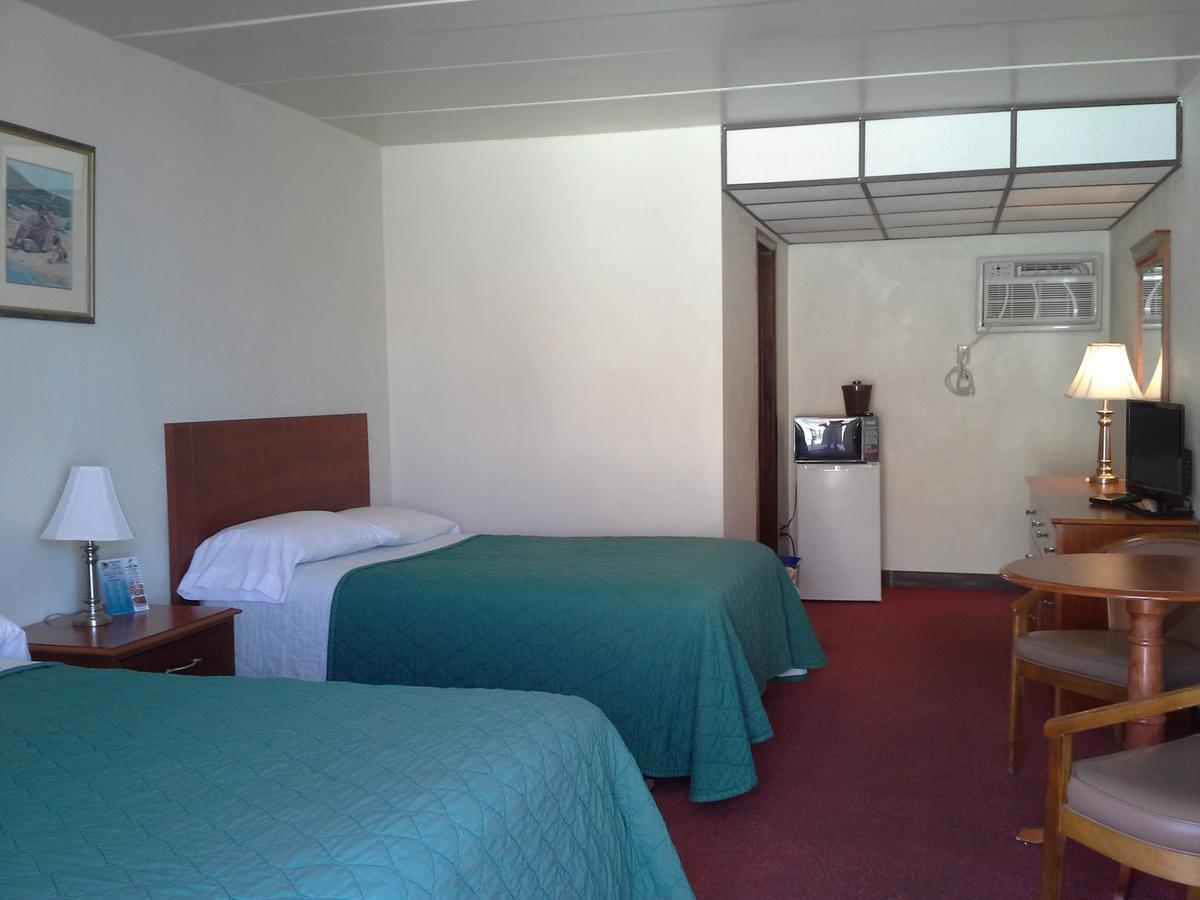 Sunflower Motel