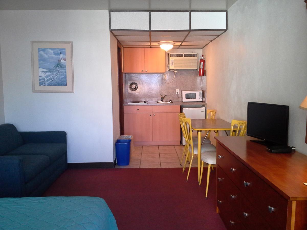 Sunflower Motel