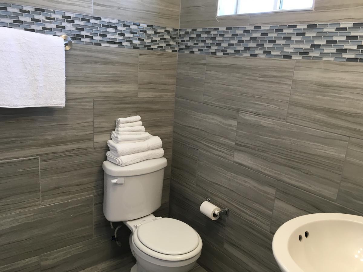 Skylark Motel 3*