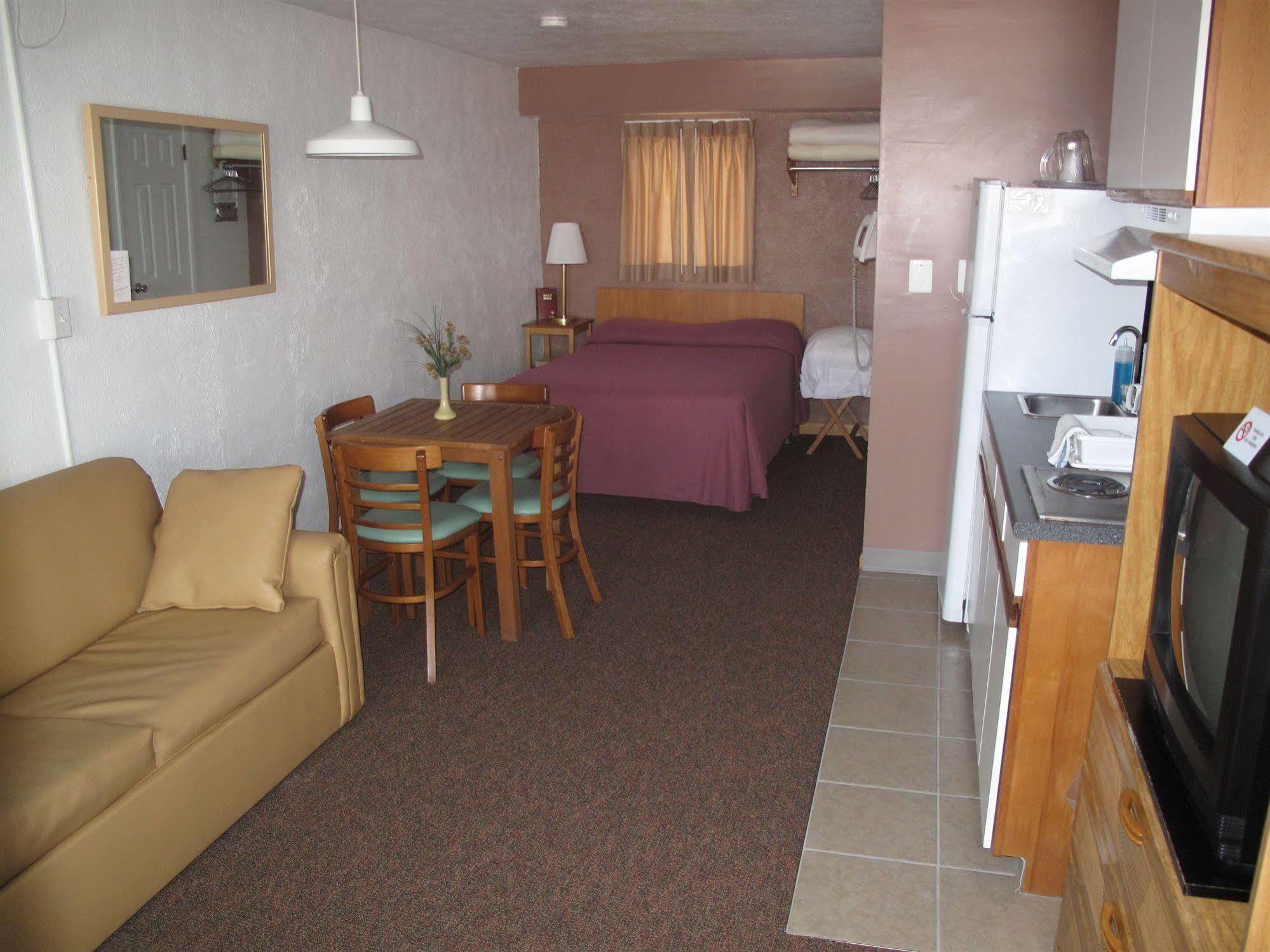 Pink Champagne Motel 3*