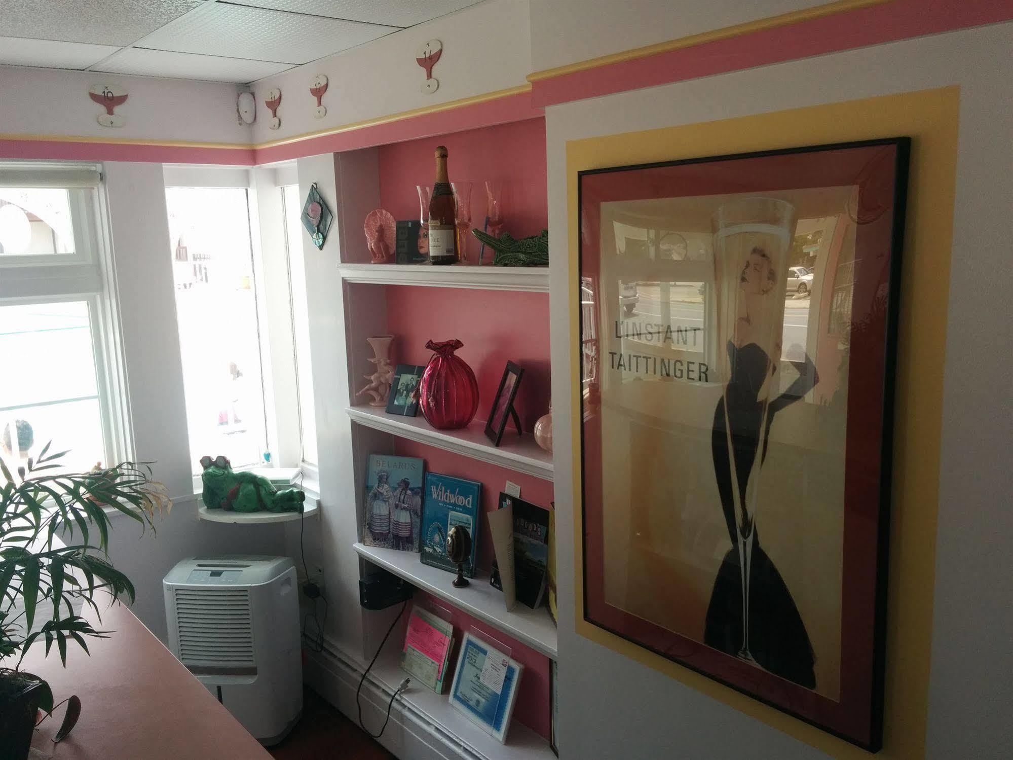 Pink Champagne Motel 3*