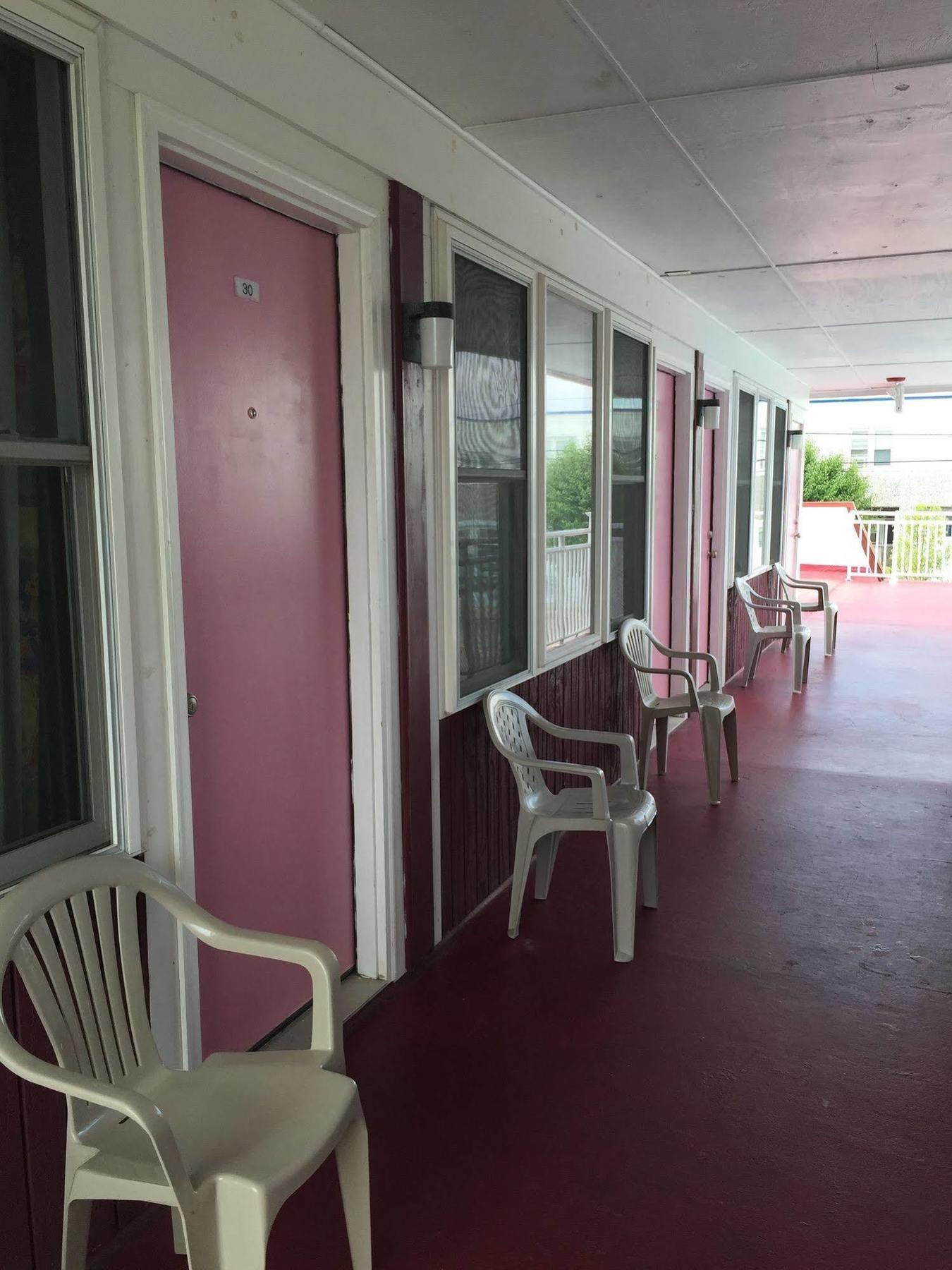 Skylark Motel 3*