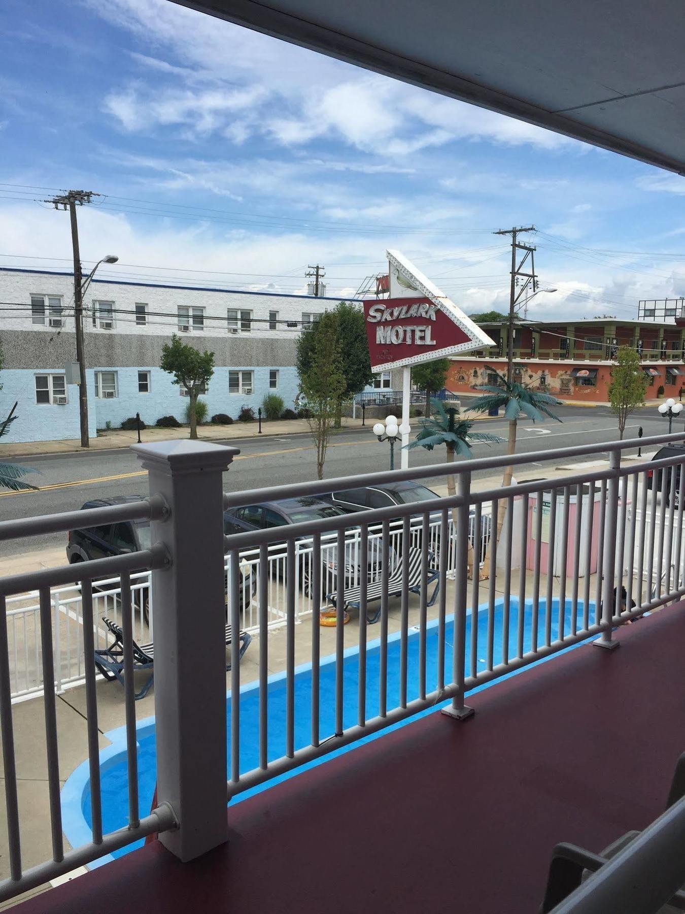 Skylark Motel