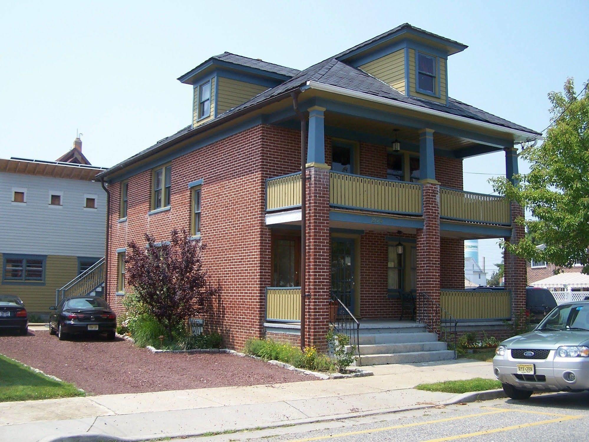 The Sea Gypsy Bed & Breakfast 2*