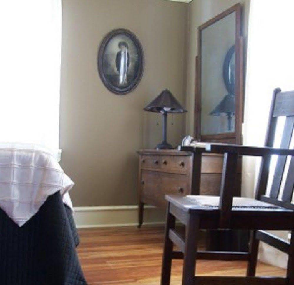 The Sea Gypsy Bed & Breakfast 2*