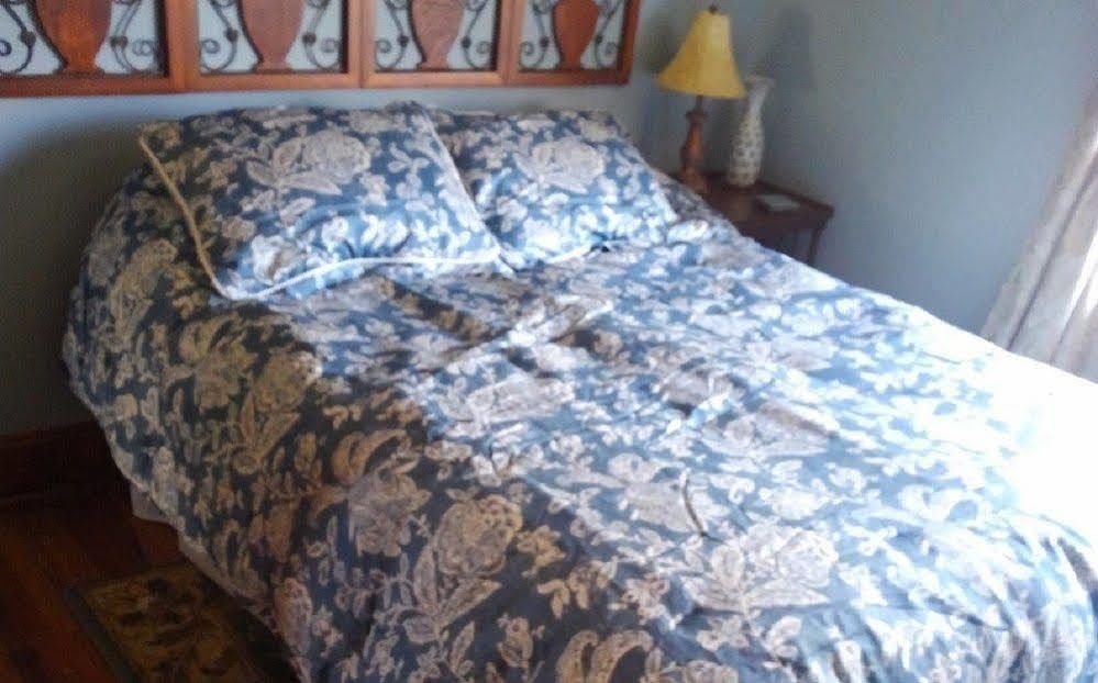 The Sea Gypsy Bed & Breakfast 2*