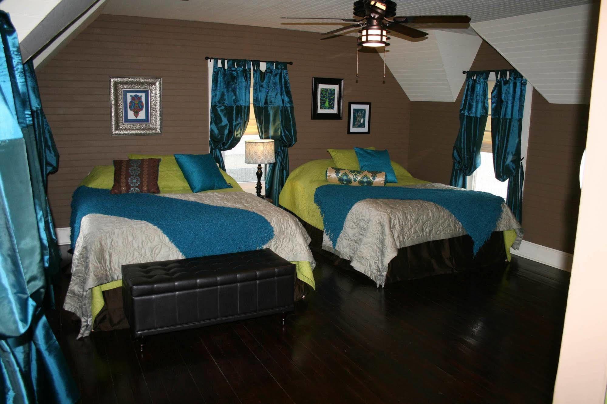 The Sea Gypsy Bed & Breakfast 2*