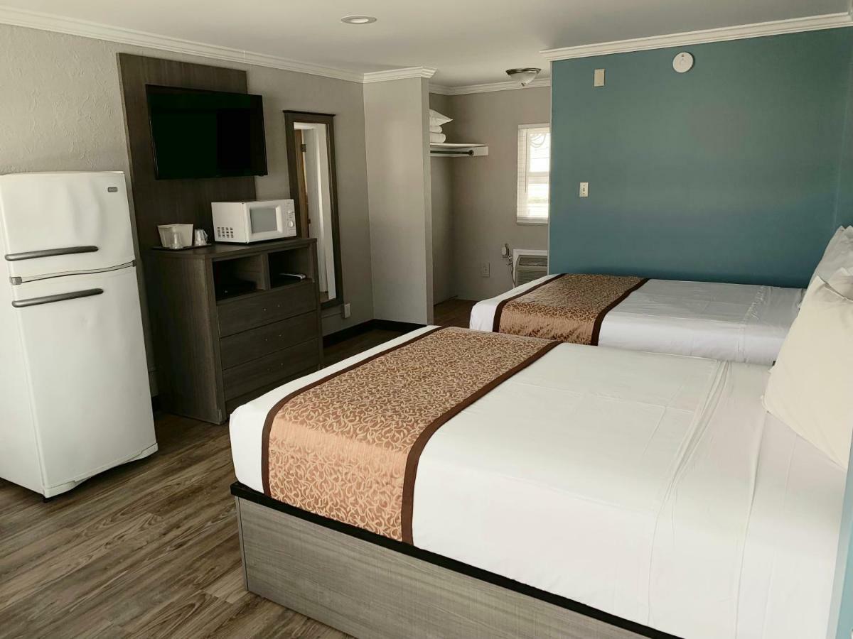 Dolphin Motel 2*
