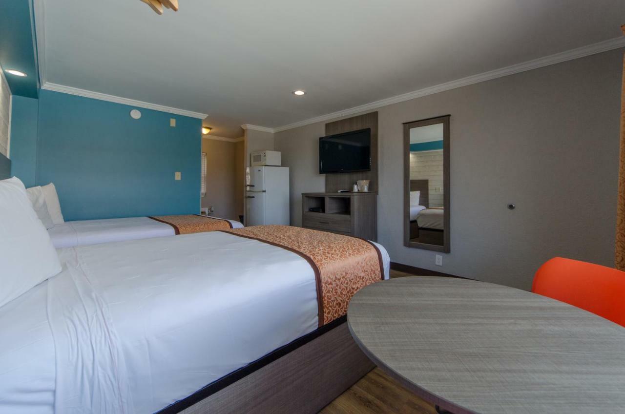 Dolphin Motel