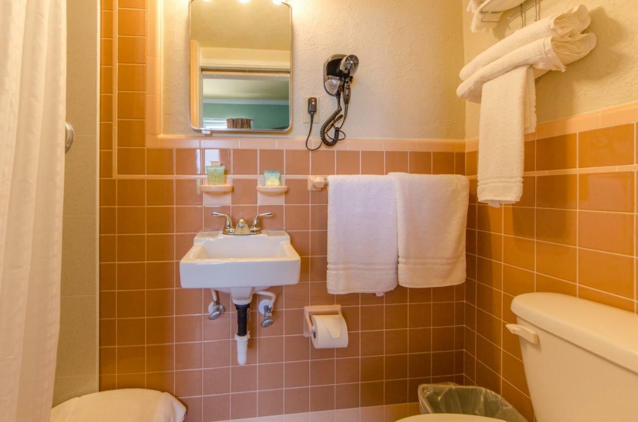 Motel Dolphin