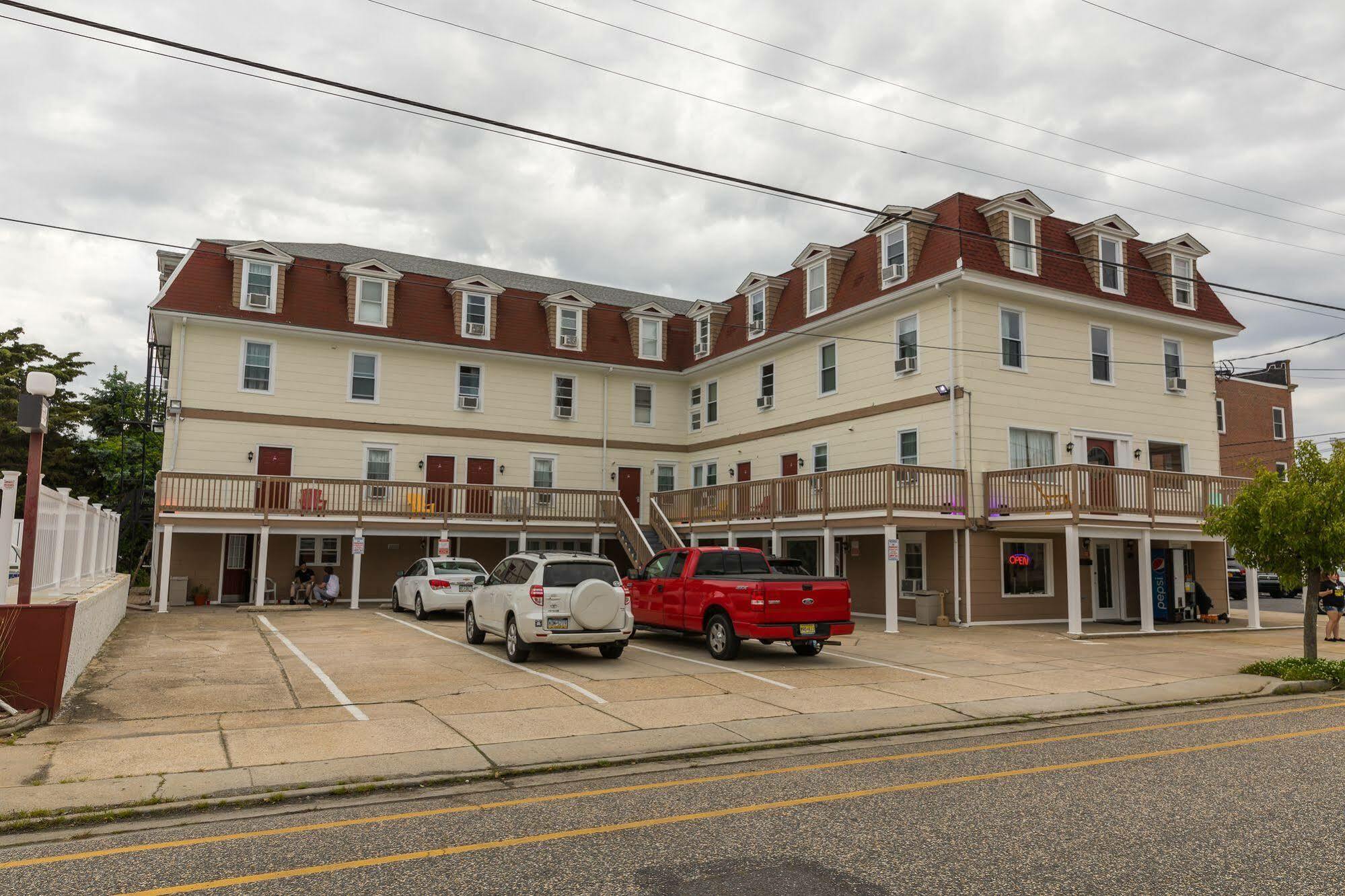 Travelodge & Boardwalk Motel