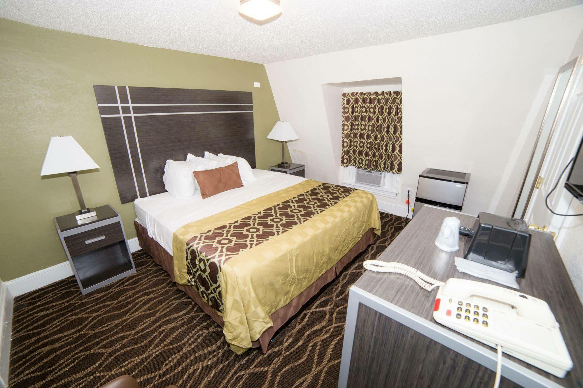 Motel Travelodge & Boardwalk