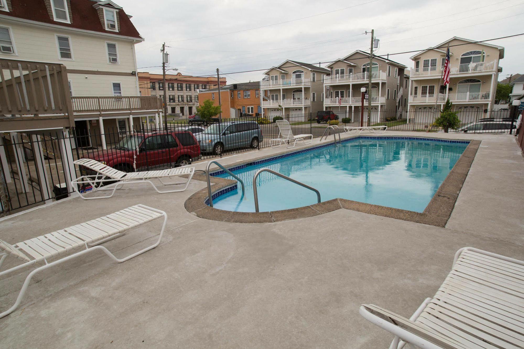 Motel Travelodge & Boardwalk 3*