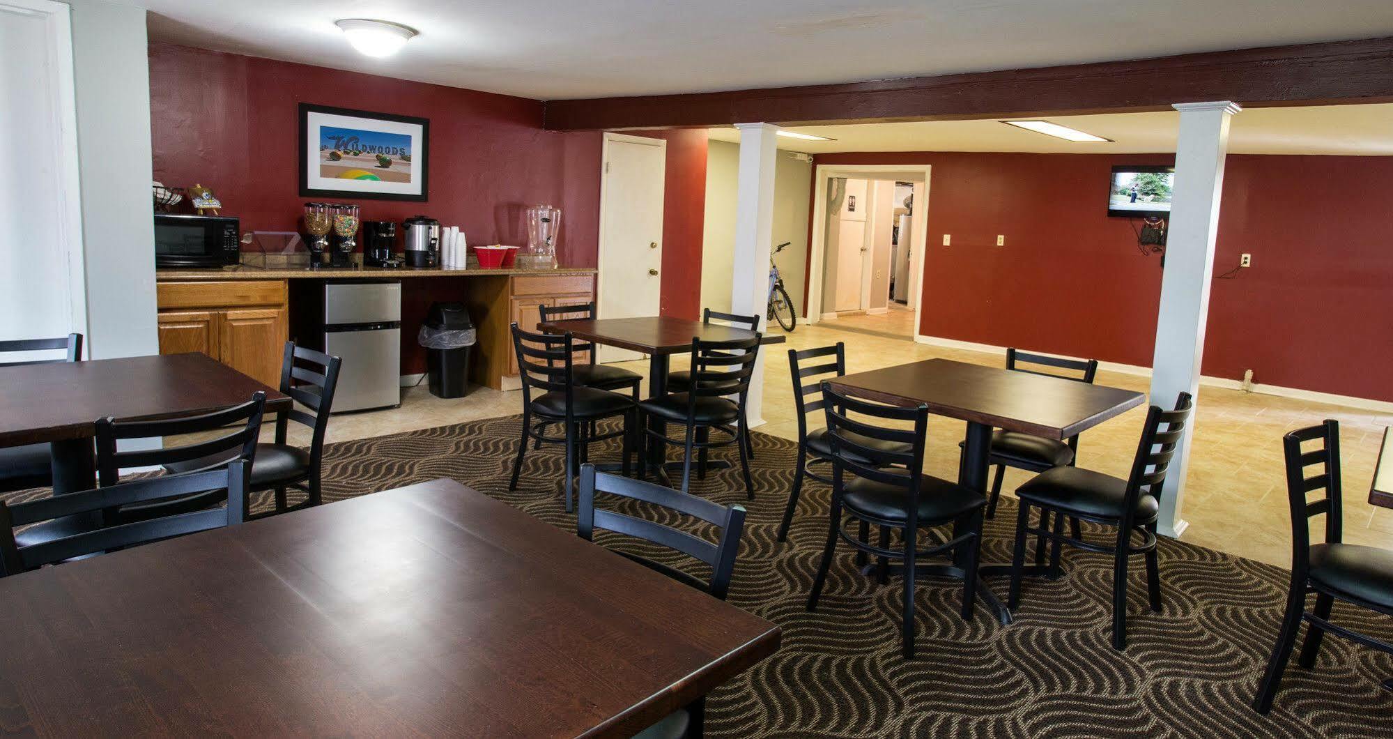 Travelodge & Boardwalk Motel 3*