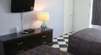 Monaco - & Boardwalk Motel *