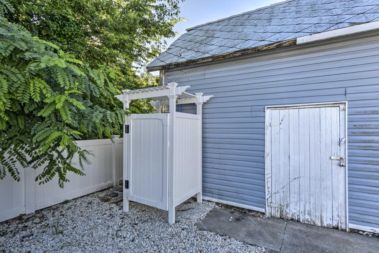 Charming Hideaway With Private Pool And Deck! *