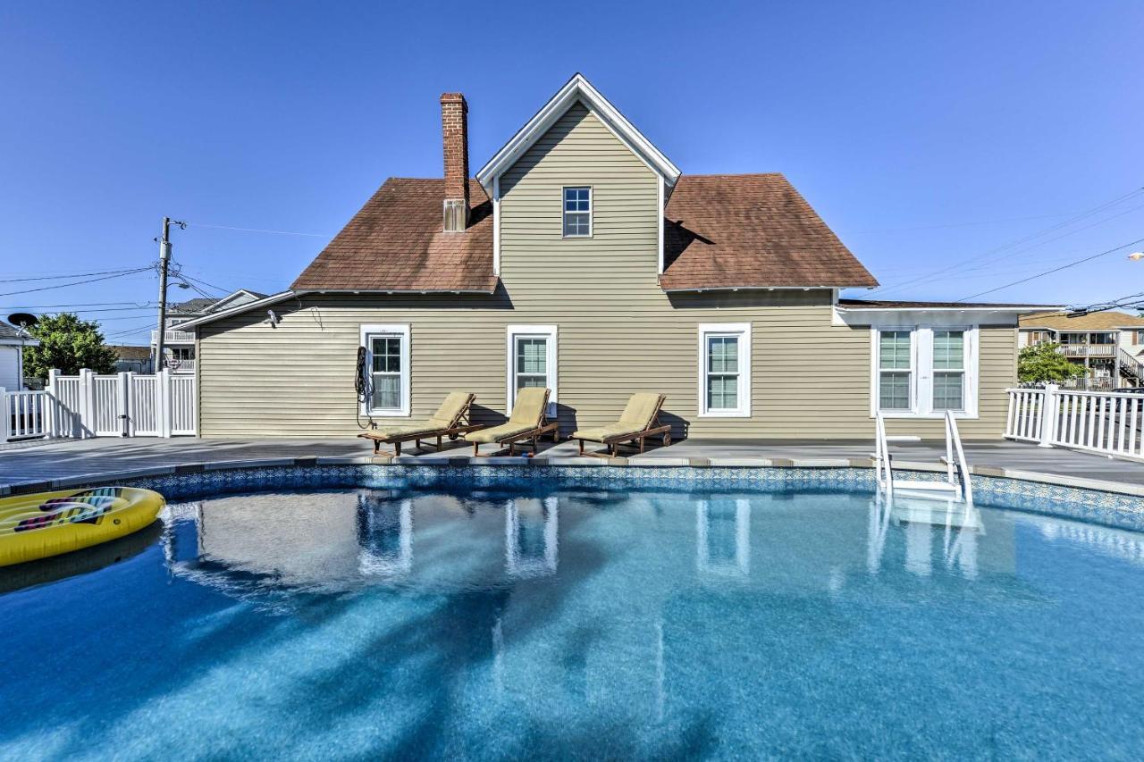 Charming Hideaway With Private Pool And Deck!