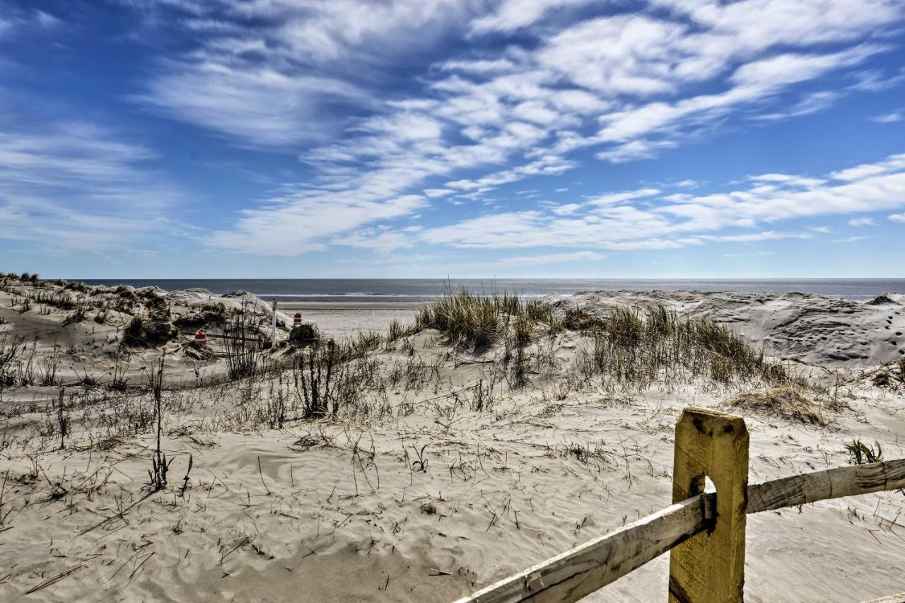 Coastal With Pool, 1 Block To Beach!