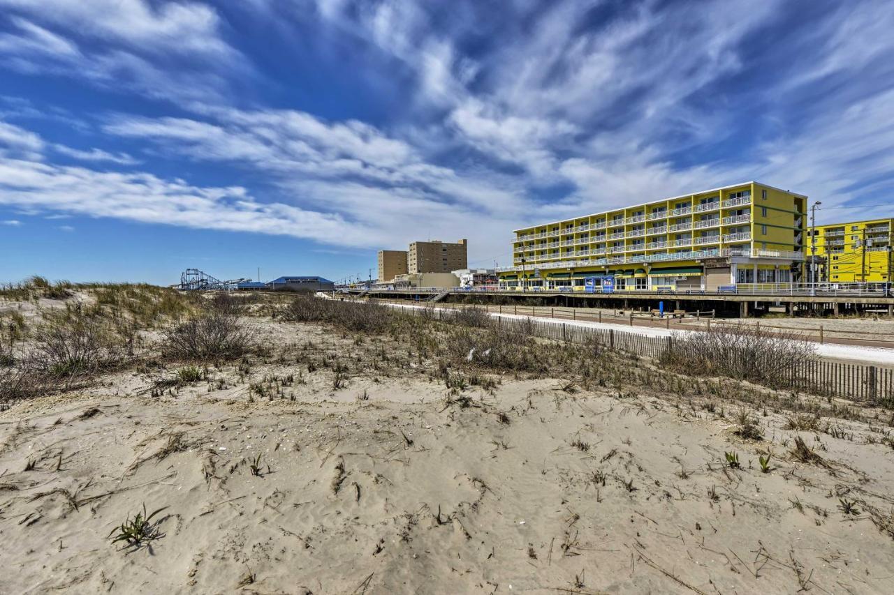Coastal With Pool, 1 Block To Beach! Apartment *