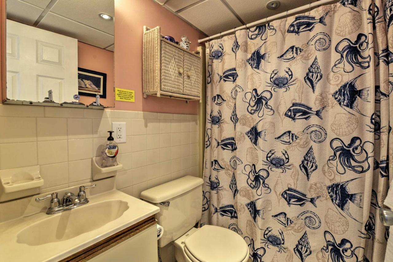 Coastal With Pool, 1 Block To Beach! Apartment *