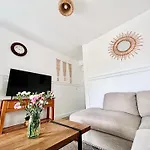 Alwaves Family 3 Bedroom Beach Apartment