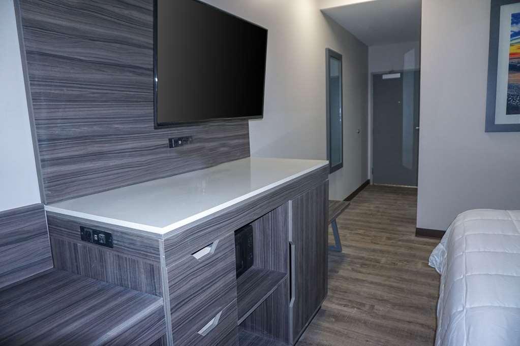 The Waves Hotel, Ascend Collection Hotel