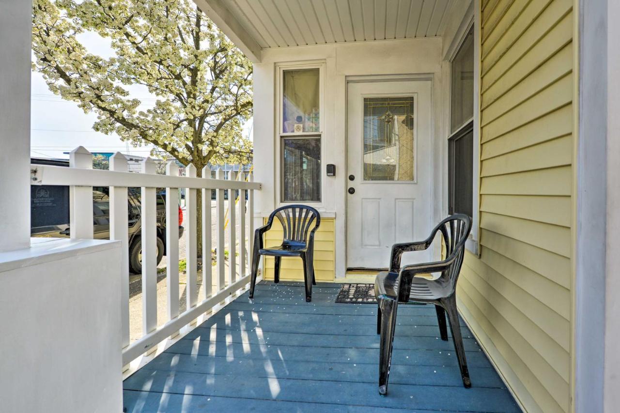 Apartment - Porch And Enclosed Sunroom! *