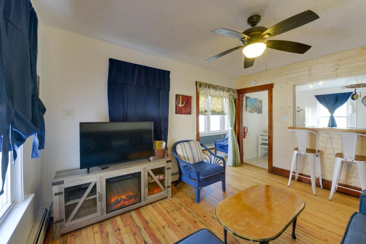 - Porch And Enclosed Sunroom! Apartment