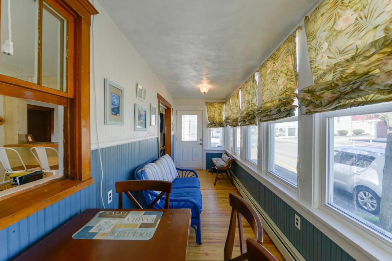 - Porch And Enclosed Sunroom! Apartment